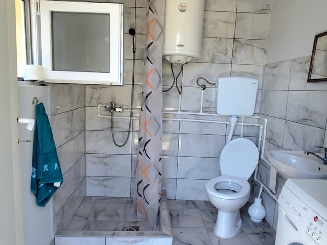 Bungalov u Dvorištu - Image 9